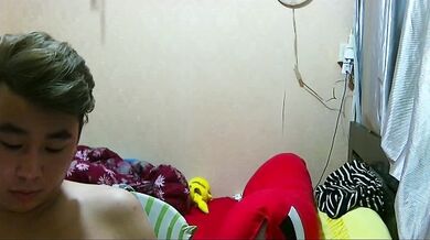 《居家摄像头破解》小伙和漂亮女友之间的私密生活被曝光 (15)